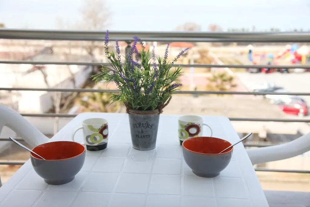 Apartments Holiday Peraía